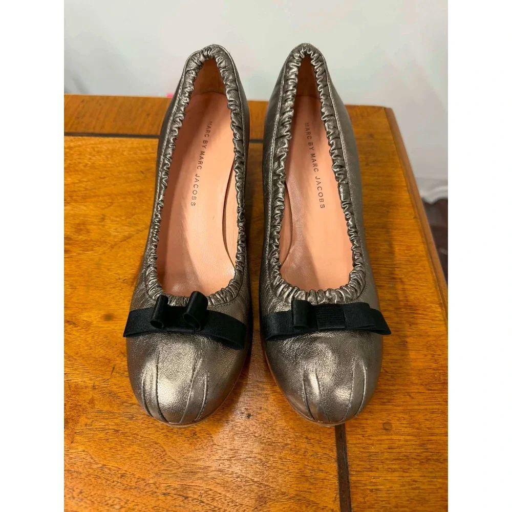 Vtg y2k Marc by Marc Jacobs Metallic Bronze Leather Kitten Heels Bow Pumps 39.5